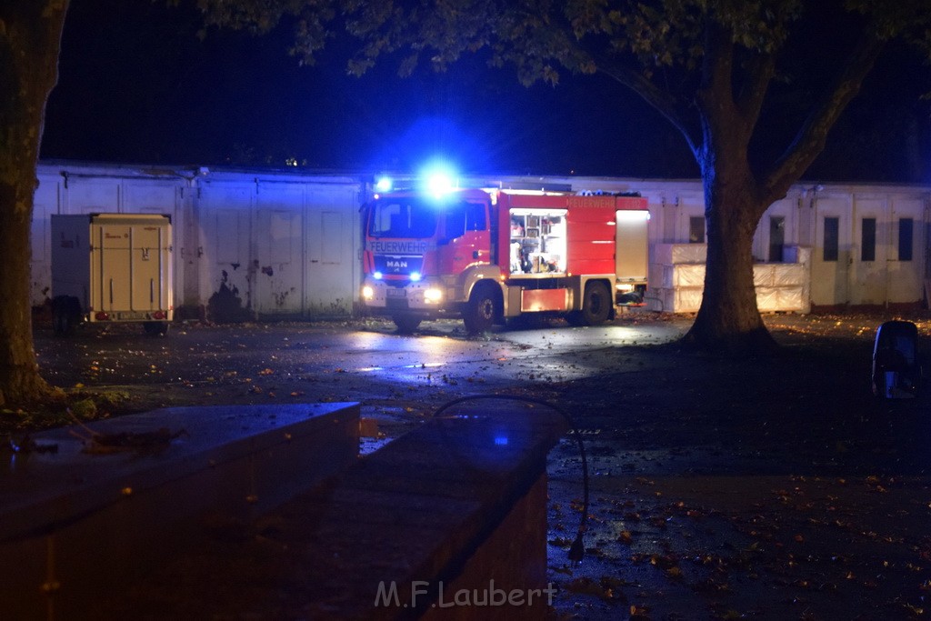 Feuer Matratze wo ein Obachloser drauf geschlafen hat Koeln Muelheim Steegerstr P02.JPG - Miklos Laubert